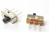 Interruptor deslizante SS12D00G2 de 3 pines – 1